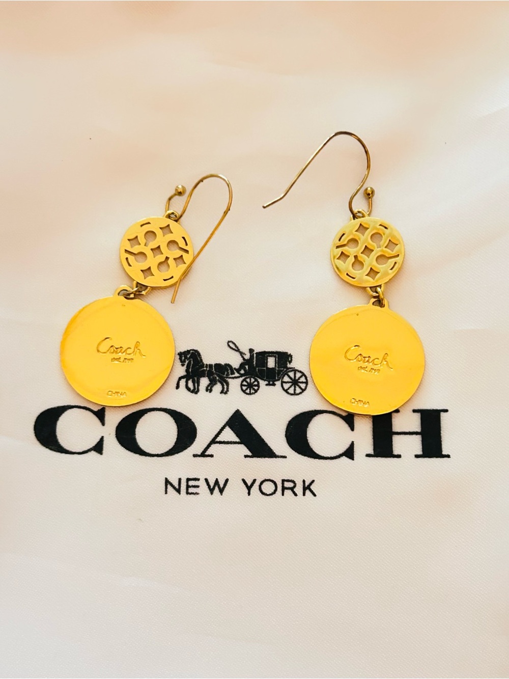 NWOT Coach Y2K Sognature kissing C's Gold Tone Earrings - Picture 6 of 14
